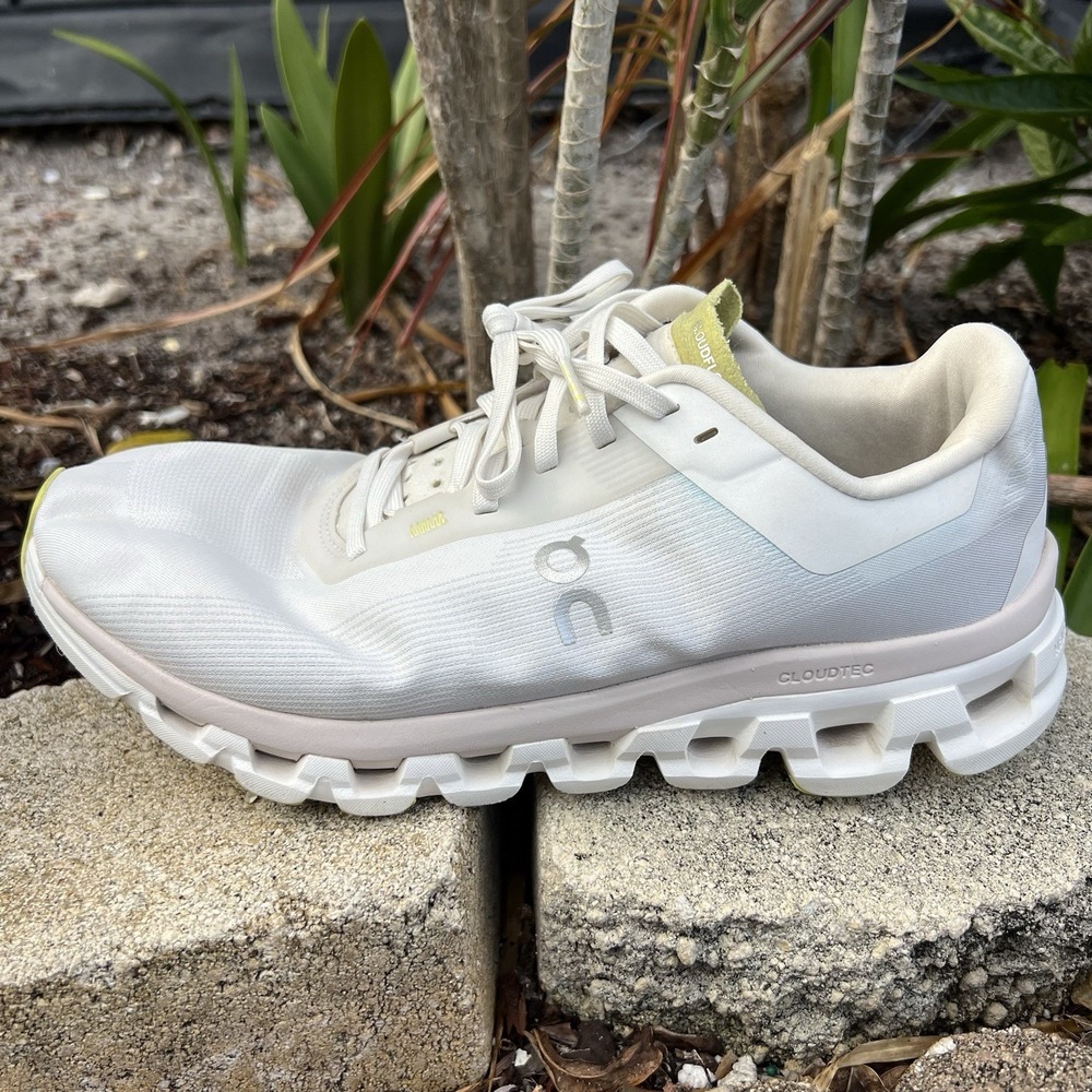 On Running Cloudflow 4 Women's White/ Sand Trainers Shoes 3WD30110248 Size 9 - Picture 2 of 10